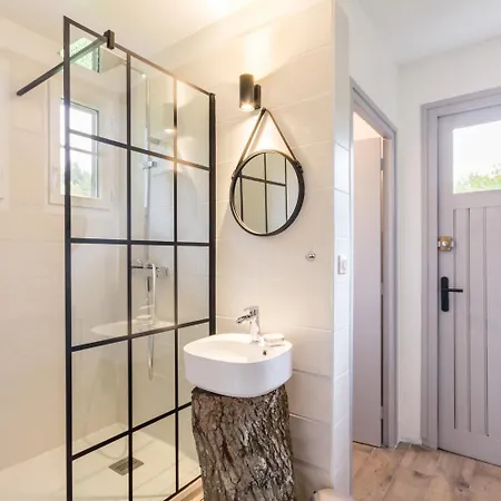 L'atelier A L'oree Des Bois